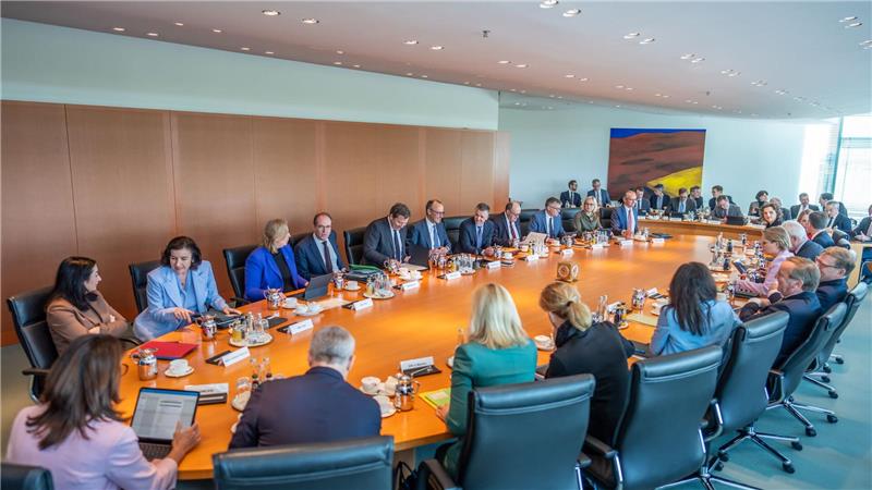 Zur IP-Adressenspeicherung gab es vor der Kabinettsbefassung Abstimmung zwischen dem Bundesinnenministerium und dem Justizressort. 