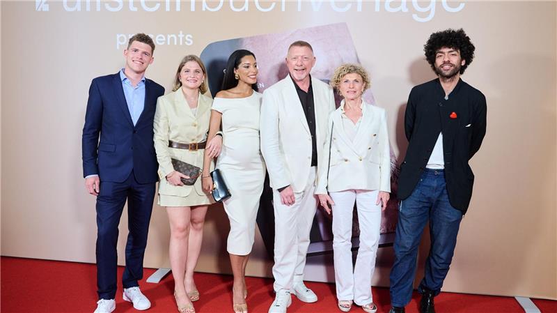 Buchpremiere in Berlin: Boris Becker bringt Familie mit Zur Premiere kamen gleich mehrere Familienmitglieder.