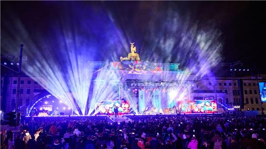 Zur Silvesterparty am Brandenburger Tor kamen jedes Jahr Zehntausende Menschen. (Archivfoto)