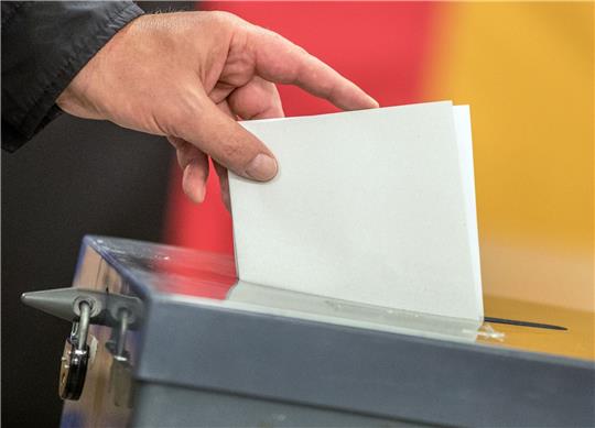 Zur Stimmabgabe aufgerufen sind 549.549 Berlinerinnen und Berliner statt zuletzt 2,47 Millionen.