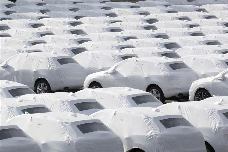 Vergleichsweise wenig Start-ups in der deutschen Autobranche Zur Verschiffung bereit: Audi-Fahrzeuge des Volkswagen Konzerns im Hafen von Emden.