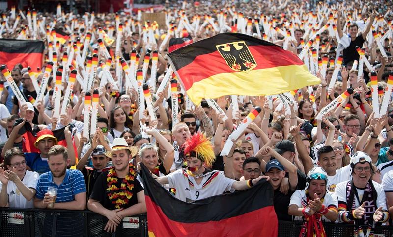 „Kater statt Katar”: Wenig Public Viewing zur WM Zur WM 2018 trafen sich vielerorts Menschen zum gemeinsamen Mitfiebern - dieses Jahr wird das wohl anders.