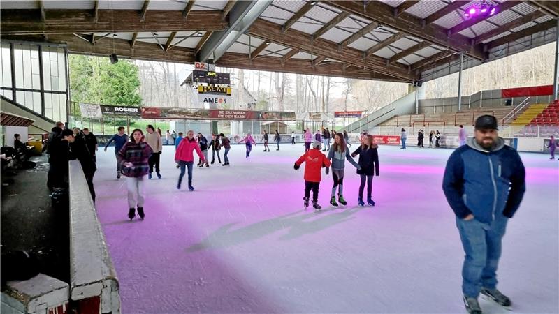 Zur letzten Eis-Disco der Saison in Braunlage kommen noch einmal 150 Besucher, die zur Musik mit ihren Schlittschuhen über das gefrorene Nass fahren wollen.  Foto: Privat