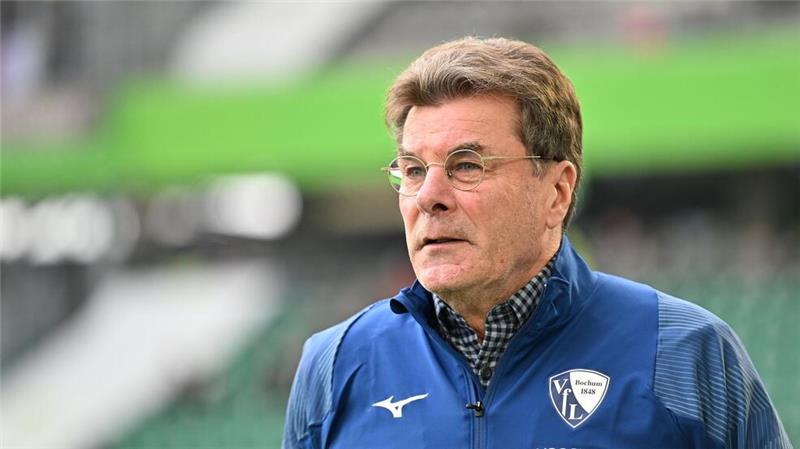 1:1 in Wolfsburg: Bochum verpasst ersten Auswärtssieg Zurück in Wolfsburg: Bochums Trainer Dieter Hecking.