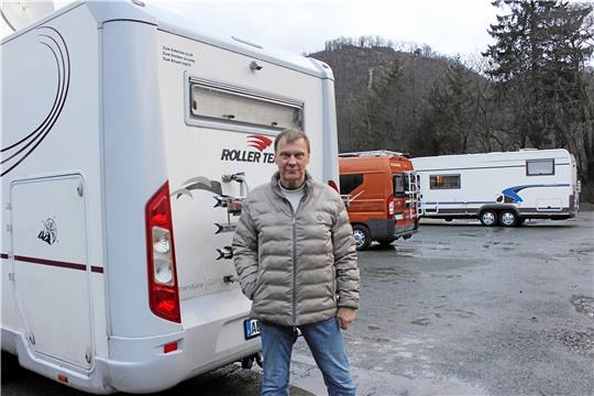 Zurzeit stehen kaum Wohnmobile auf dem Stellplatz von Andreas Markewitz, für ihn ist das aber kein Grund zur Sorge. Foto: Jenzora