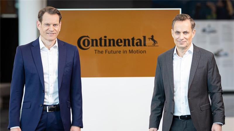 Continental setzt voll auf Sparkurs - Prämie für Mitarbeiter Zusammen mit Finanzvorstand Olaf Schick präsentiert Setzer die Bilanz.