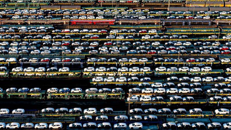 Analyse: Deutsche Autokonzerne schwächeln im ersten Halbjahr Zusammengenommen machten Volkswagen, BMW und Mercedes-Benz im ersten Halbjahr 18 Prozent weniger Gewinn als ein Jahr zuvor. (Archivbild)