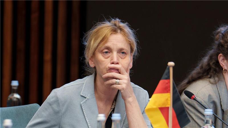 Elterngeld und Rente: Was die Koalition jetzt diskutiert Zuständig für das Elterngeld ist Bundesfamilienministerin Karin Prien (CDU). (Archivfoto)