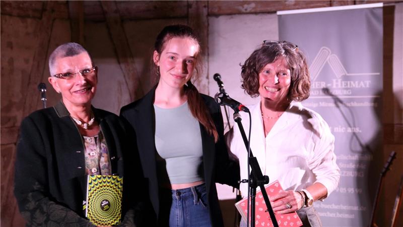 Bad Harzburger Sommerabend im Gestüt: Neuauflage lockt 200 Gäste Zuständig für die Literatur sind Monika Runge (v.l.), Eliana McArthur und Sonja Weber.