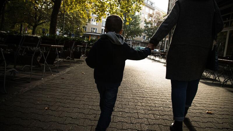 So wird Ihr Kind mental groß und stark Zuversicht stärken: Ob Kinder resilient werden, hängt entscheidend von den Eltern ab.