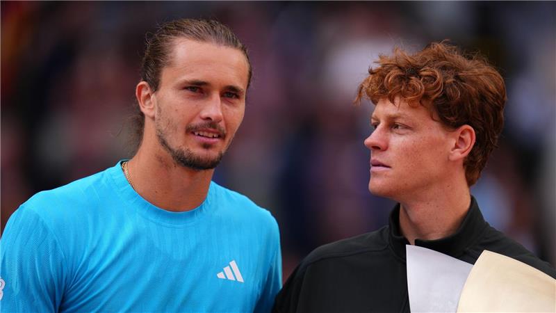 „Dran glauben“: Zverev fordert Sinner für Grand-Slam-Traum Zverev (l) will Sinner nicht schon wieder die Trophäe überlassen. (Archivbild)