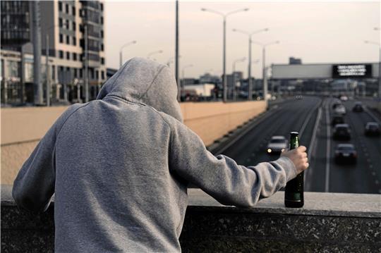 Zwangseinweisungen in die Psychiatrie drohen etwa dann, wenn ein alkoholisierter Mensch sich oder andere gefährdet. Symbolfoto: Pixabay