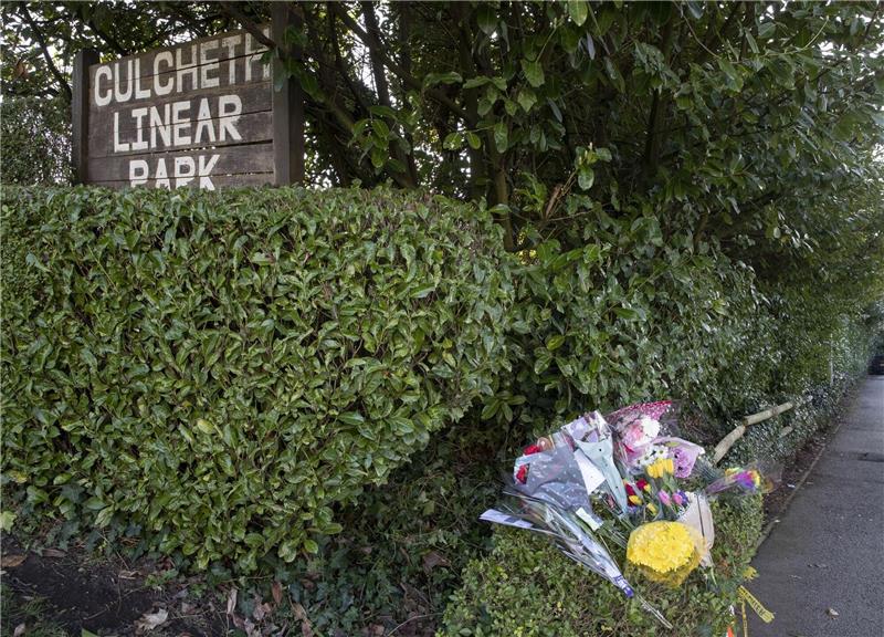 Zwei 15-Jährige wurden in Warrington wegen Mordverdachts an einer 16-jährigen Trans-Teenagerin festgenommen.