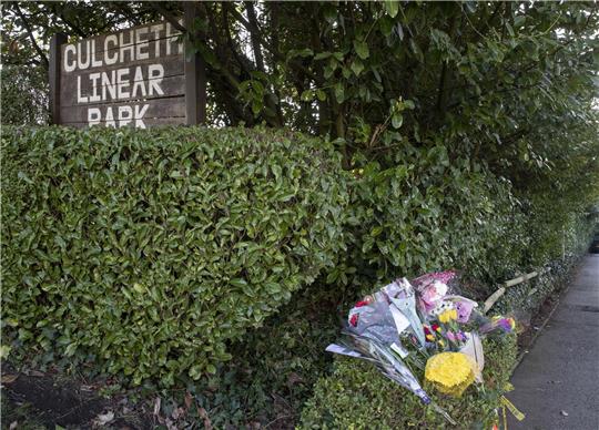 Zwei 15-Jährige wurden in Warrington wegen Mordverdachts an einer 16-jährigen Trans-Teenagerin festgenommen.