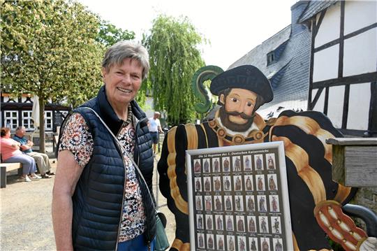Zwei Aushängeschilder für Goslars Zinnfiguren-Museum: Eines davon verabschiedet sich Ende Mai. Antje Baensch (79) legt die Leitung des Museums in junge Hände und freut sich auf „Moin!“, die Begrüßung in ihrer alten Heimat Ostfriesland.  Foto: Kempfer