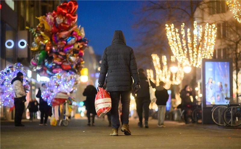 Handel: Weihnachtsgeschäft deutlich schlechter als 2022 Zwei Drittel der Händler beklagen schlechtere Umsätze als im Vorjahr.