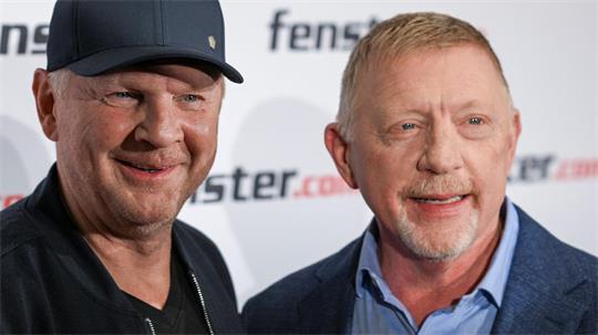 Das Foto zeigt links den Ex-Fußballstar Stefan Effenberg und rechts Tennislegende Boris Becker.