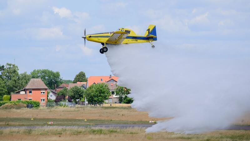 Flugzeuge sollen bei Brandbekämpfung im Ausland helfen Zwei Flugzeuge aus Niedersachsen sollen bei einer Vegetationsbrandbekämpfung in Nordmazedonien unterstützen. (Archivbild)