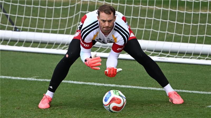 Zwei Jahre ohne Länderspiel, aber mit der Aura des Weltmeisters: Manuel Neuer.