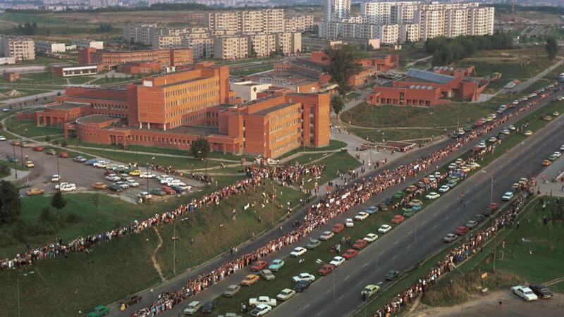 35 Jahre „Baltischer Weg“: Staaten erinnern an Menschenkette Zwei Millionen Esten, Letten und Litauer reihten sich 1989 in die Menschenkette „Baltischer Weg“ ein. (Archivbild)