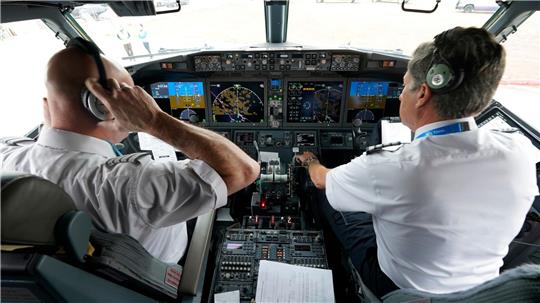 Zwei Piloten im Cockpit bedeuten mehr Sicherheit. 
