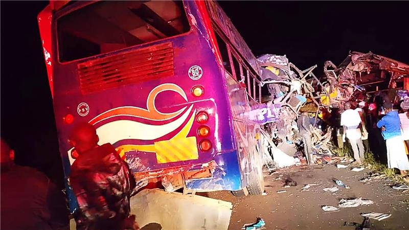 46 Tote bei schwerem Unfall in Uganda Zwei Reisebusse sind bei einem Überholmanöver frontal aufeinandergestoßen.