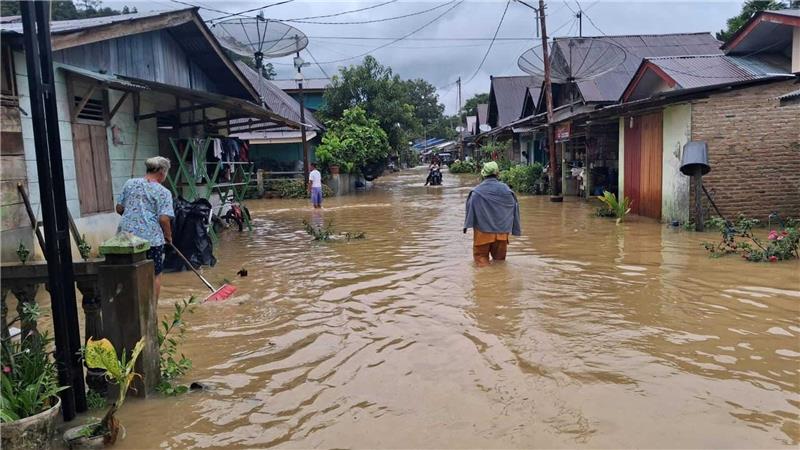 Flut-Drama in Südthailand - auch Teile Sumatras unter Wasser Zwei Wettersysteme waren für den Starkregen auf Sumatra verantwortlich.