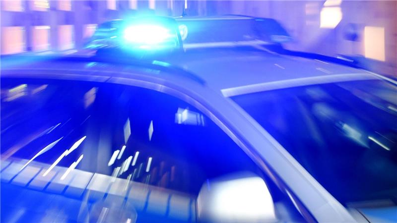 Autos krachen auf Kreuzung zusammen - sechs Verletzte Zwei der Verletzten mussten ins Krankenhaus gebracht werden. (Symbolbild)