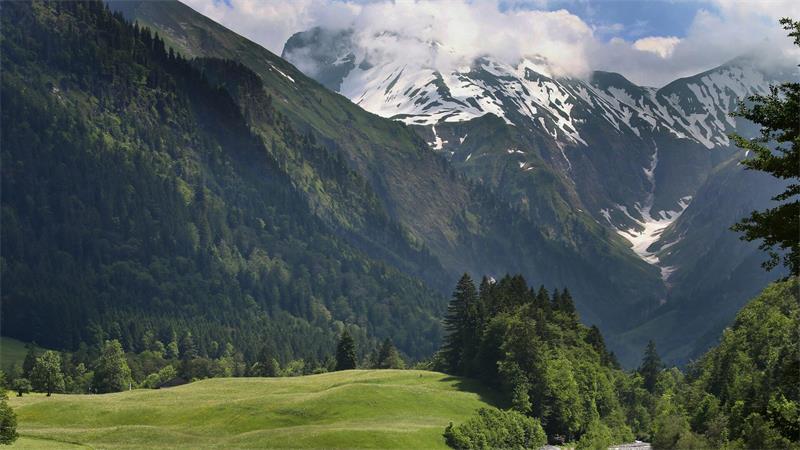 Zwei deutsche Kletterer sind in Österreich abgestürzt. (Symbolbild)