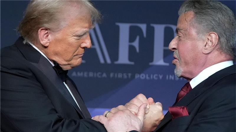 Kennedy-Zentrum unter Trump ehrt Künstler für Lebenswerk Zwei, die sich gern haben: US-Präsident Donald Trump und Actionfilm-Ikone Sylvester Stallone, (Archivbild)