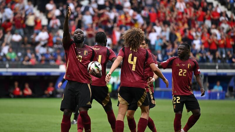 Pechvogel Lukaku: Belgien nach Auftaktpleite unter Druck Zwei Treffer von Belgiens Romelu Lukaku (l) wurden vom Videoschiedsrichter zurückgenommen.