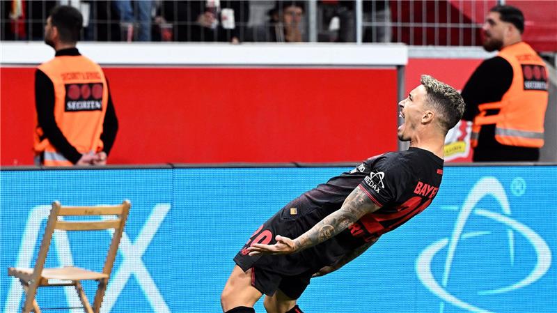 Zweimal stark beim Freistoß: Alejandro Grimaldo.