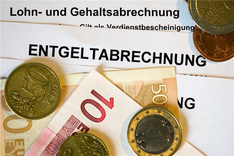 Volkswirt: Lohnforderungen nicht aus der Luft gegriffen Zweistellige Lohnforderungen in den laufenden Tarifrunden sind nach Einschätzung eines ZEW-Forschers angesichts der stark gestiegenen Teuerung nicht aus der Luft gegriffen.