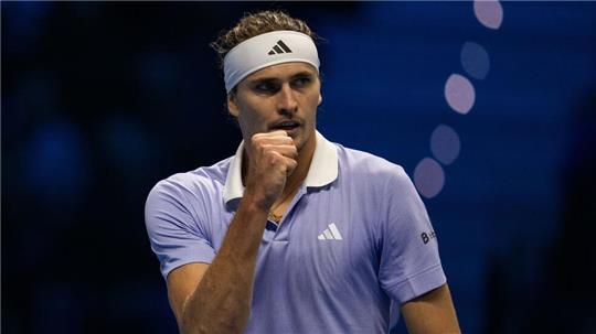 Zweites Spiel, zweiter Sieg: Alexander Zverev bleibt beim Jahresabschlussturnier in Turin erfolgreich.