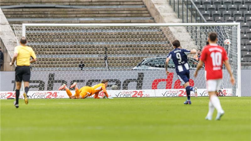 2:1 gegen Nürnberg: Hertha zeigt Reaktion nach Debakel Zweites Tor für Hertha: Josip Brekalo traf ins lange Ecke zur Führung.