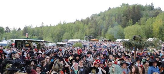 Zwischen 13.000 und 14.000 Gäste besuchten das Spektakel auf der Wolfshöhe am 30. April.  Foto: Privat