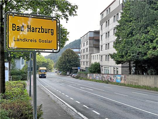 Zwischen Großparkplatz und Lutherkirche, also im Bereich der Ortsdurchfahrt, soll die B 4 neu gestaltet werden. Auf die Stadt kämen da sehr hohe Kosten zu. Foto: Schlegel