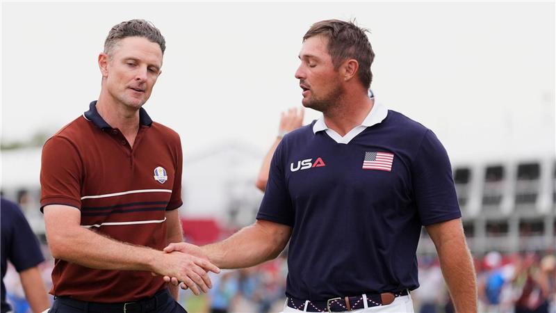 Zwischen Justin Rose (links) und Bryson DeChambeau wurde es vor dem abschließenden Handschlag emotional.