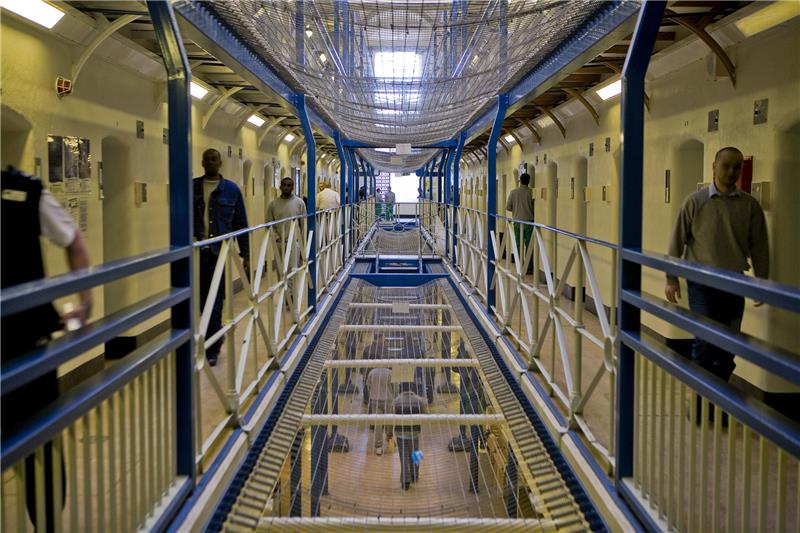 Boris Beckers Albtraum-Knast Zwischen den Gängen im Wandsworth Prison sind Netze gespannt. Sie sollen Suizide verhindern. Foto: Andrew Aitchison/Corbis via Getty Images