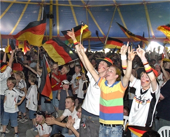 Zwischen purer Freude, Entsetzen und Nervenkitzel: So feiern Goslarer ihr Fußballfest