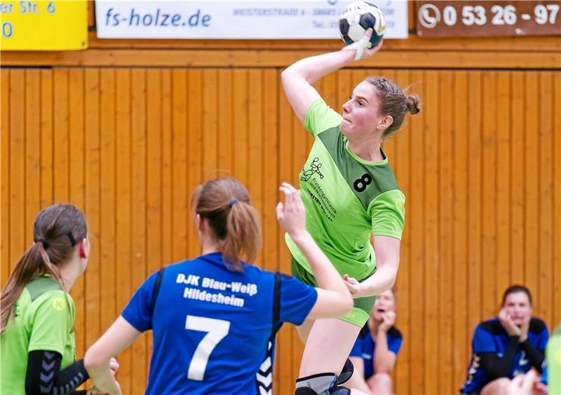 LiSa-Luchse zittern sich zum Punktgewinn Zwölf Treffer von Marie Ermrich helfen der HSG Langelsheim/Astfeld gegen DKK BW Hildesheim auch nicht weiter. Foto: Drechsler