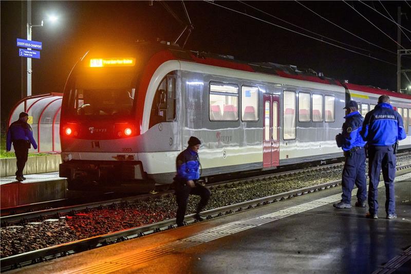 Geiselnehmer bei Zugstürmung erschossen ach Angaben der Polizei konnten alle Geiseln befreit werden und waren wohlauf.