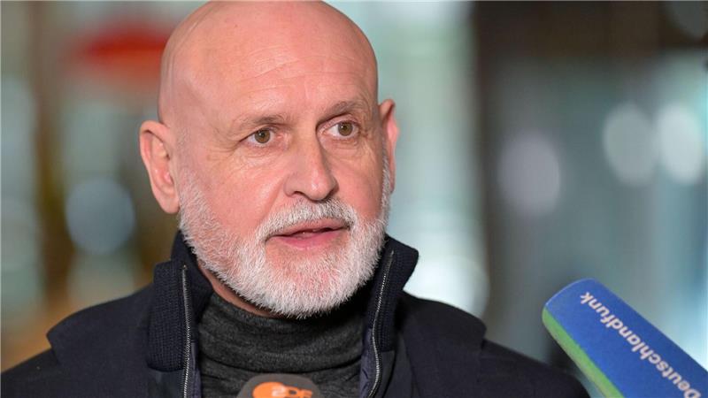 dbb-Chef Volker Geyer warnt vor weiteren Streiks. 