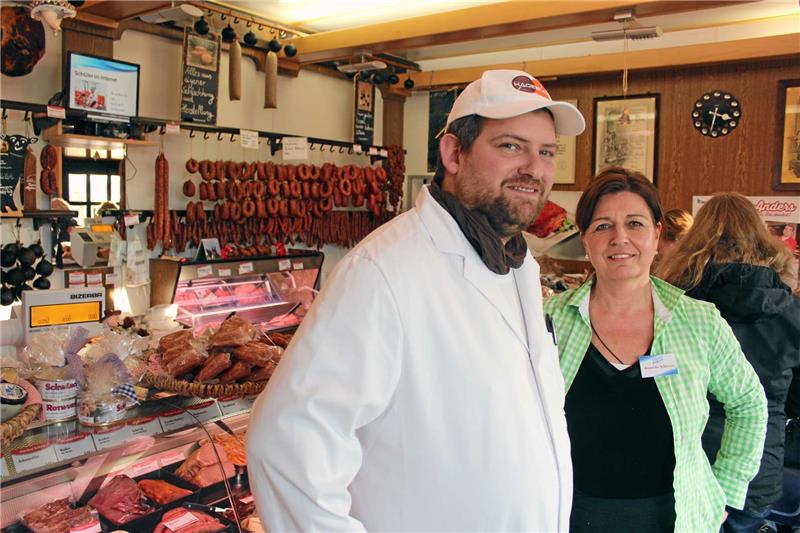 Neuer Chef, der Name bleibt <p>Alexander Samawatie ist ab Donnerstag der neue Chef in der Fleischerei Schlüter. Nach 26 Jahren übergibt Roswitha Schlüter die Führung des Vienenburger Traditionsbetriebes. Foto: Steigleder</p>