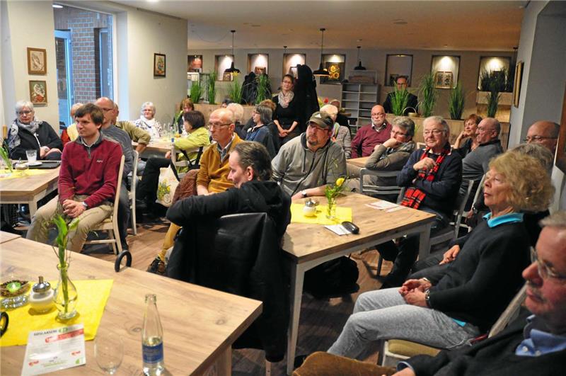 <p>Am Dienstag wurde auf den Höfen mit Holger Pape deren neuer Leiter vorgestellt. Foto: Kempfer</p>