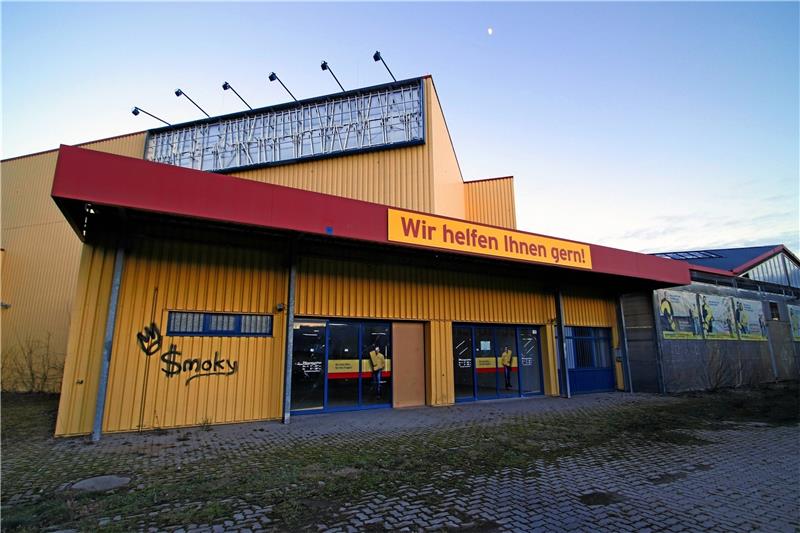 <p>Bald soll sich wieder etwas tun: Seit Januar 2014 ist der frühere Max-Bahr-Baumarkt im Gewerbegebiet Gutenbergstraße geschlossen. Foto: Epping</p>