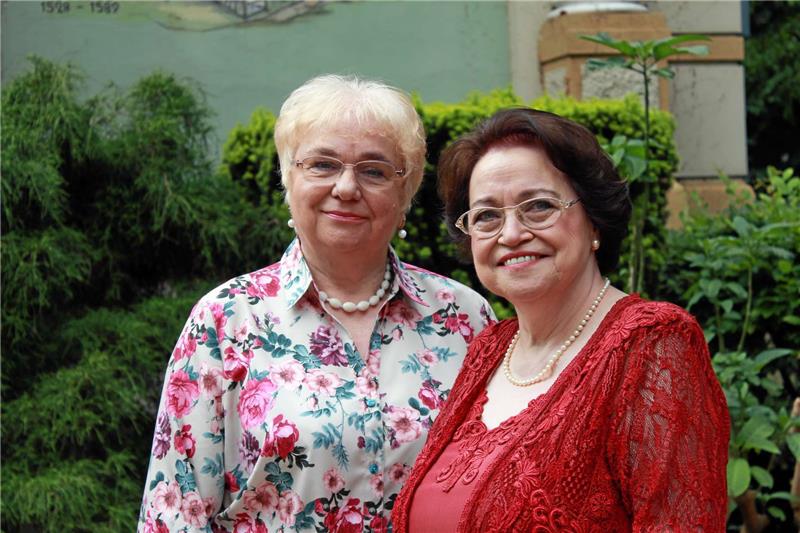 Sommerabend mit Musik unter Palmen <p>Dagmar Nabert (l.) moderiert den „Summertime-Abend“ im Palmencafé, den unter anderem Regina Schwinge musikalisch gestaltet. Foto: Veranstalter</p>