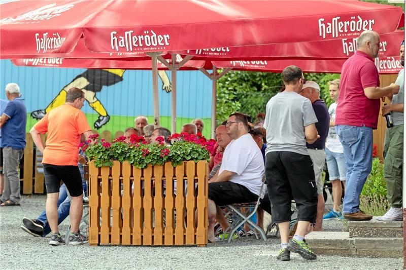 TSV Lochtum gewinnt Derby gegen TSV Lengde <p>Das Derby zur Mittagszeit lockt einige Zuschauer an. Foto: Drechsler</p>
