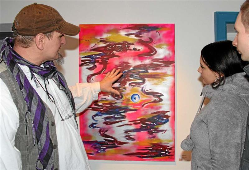 <p>Der Künstler: Holger Zientek-Dreißig (li.) stelle seine Werke unter anderem auf der Lewer Däle in Liebenburg aus.</p>