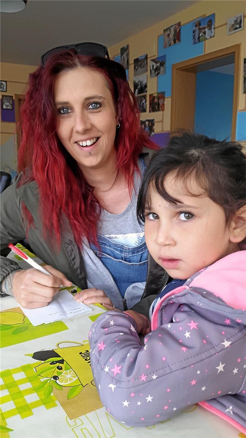 <p>Der „Verein Kinderhilfe für Siebenbürgen“ betreut zwei Kinderheime. Cristina ist eines der Kinder, die in dem Heim wohnen. Jenny Rasche liegt die Arbeit mit Kindern in diesen Einrichtungen sehr am Herzen. Die staatlichen Heime in Rumänien seien oft noch in einem schlechten Zustand. Foto: Privat</p>